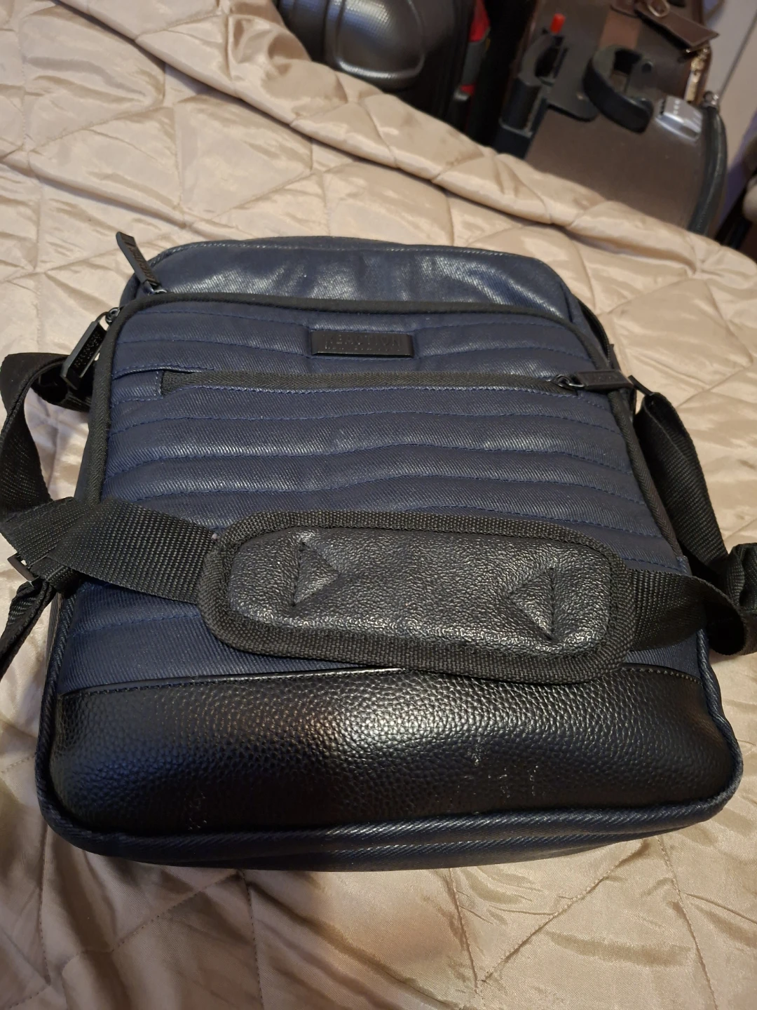 Kenneth Cole Reaction Navy Messenger Bag🏆
