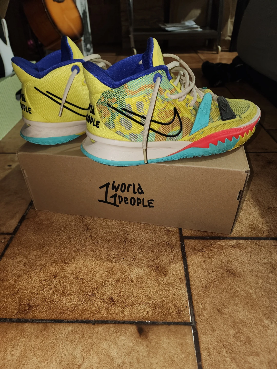 Nike Kyrie 7 "1 World 1 People" Basketball Shoes Men's Size 11