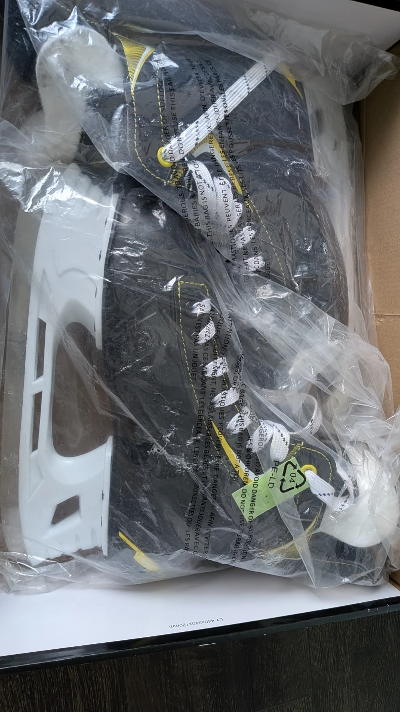 H11VSKCTCSR Hockey Skates - Men's Size 8 - photo 2