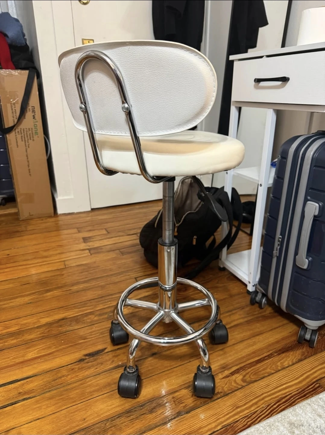 White Rolling Stool with Backrest 🏆 - photo 2