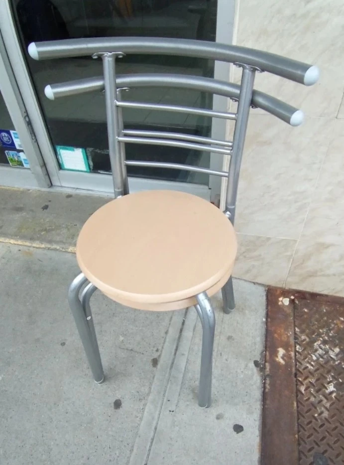IKEA Metal Frame Chair with Tan Seat 🥕 - photo 2