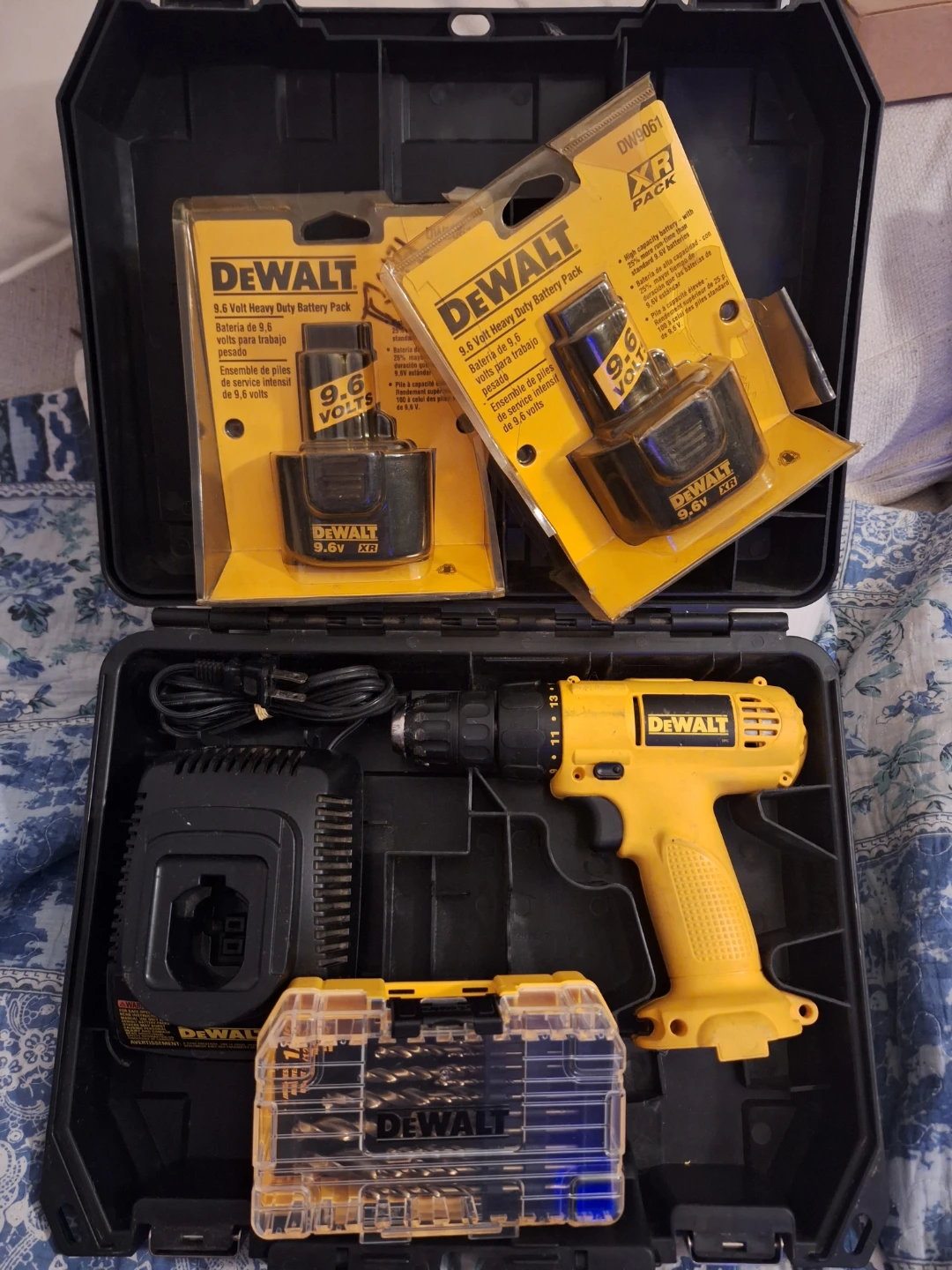 DeWalt Drill Kit w/ 2 NEW OEM Batteries + NEW Bit Set