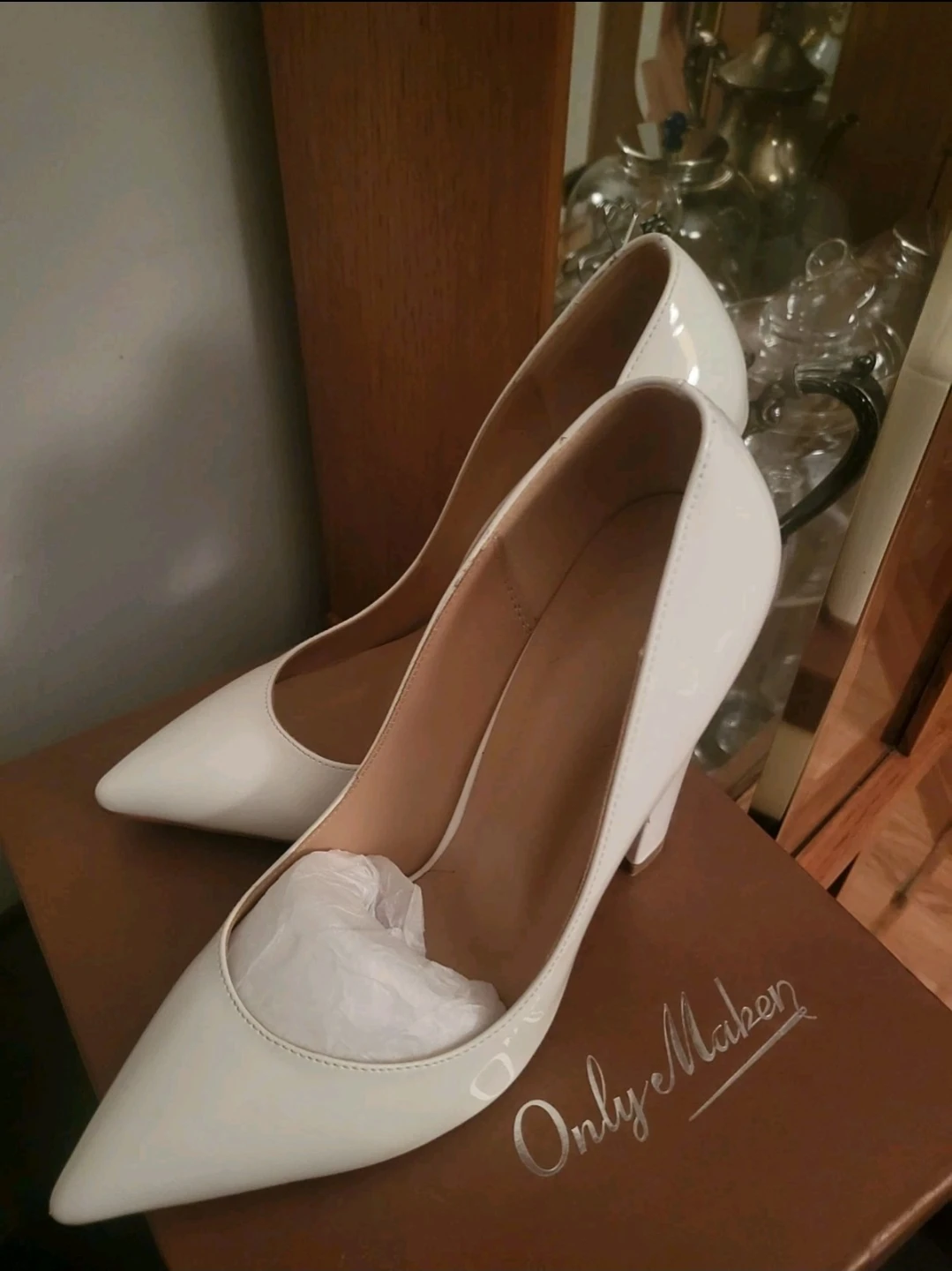 White Patent Leather Pointed Toe Heels - photo 3