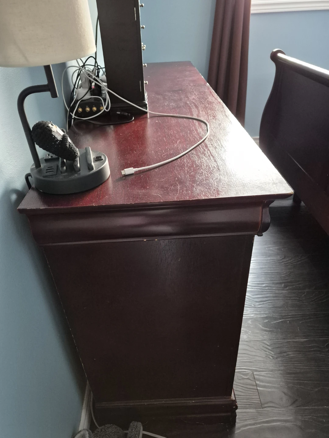 Dark Wood Queen Sleigh Bed Frame, Dresser and 2 Nightstands - photo 5