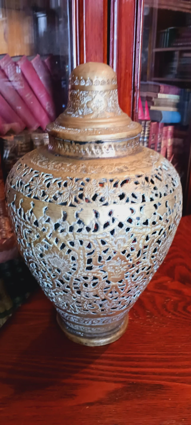 Antique Hindu/Persian Pierced Brass Lided Vase - photo 3