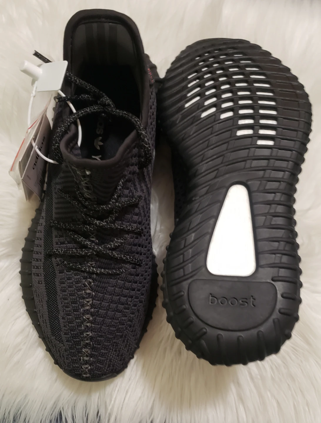 Brand new Yezzy 350 Black Size 8.5 - photo 2