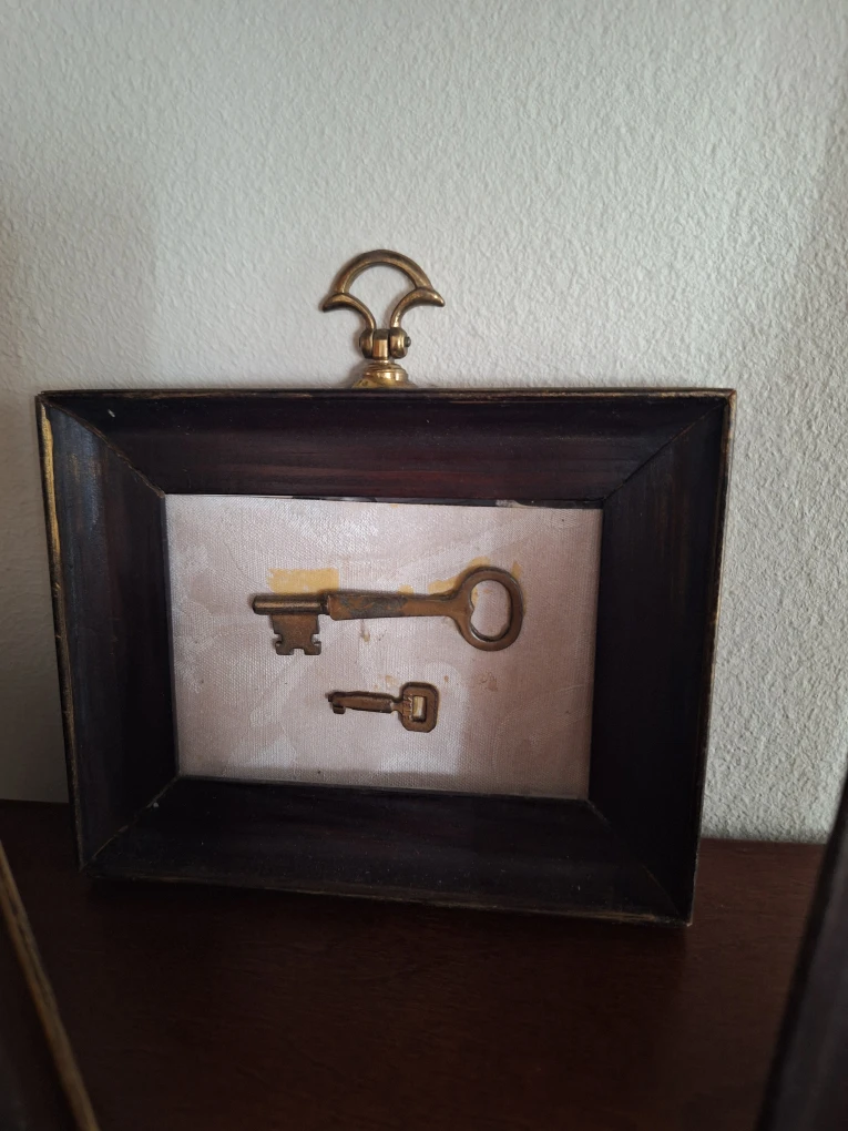 Framed Antique Keys Wall Decor - photo 3