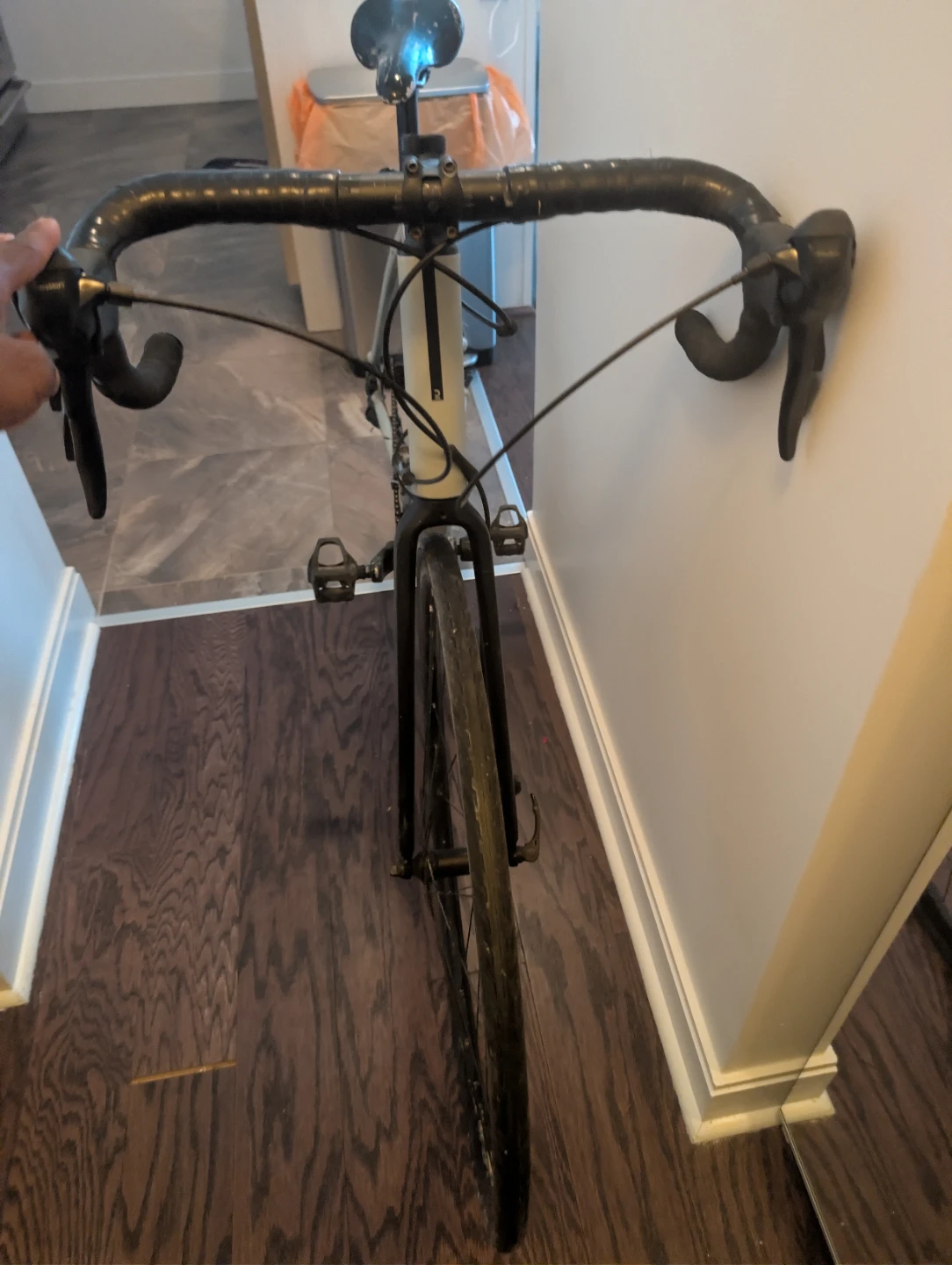Triban Road Bike with Disc Brakes 🚴🏾‍♂️💨 - photo 3
