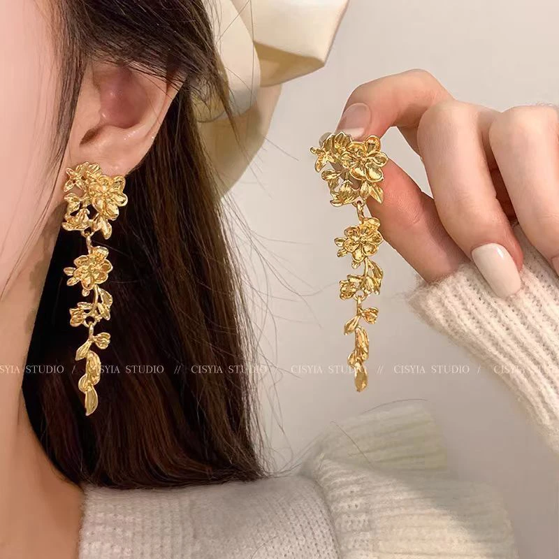 Golden Floral Dangle Earrings - photo 2