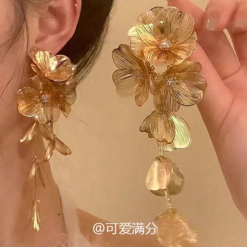 Golden Floral Dangle Earrings - photo 4