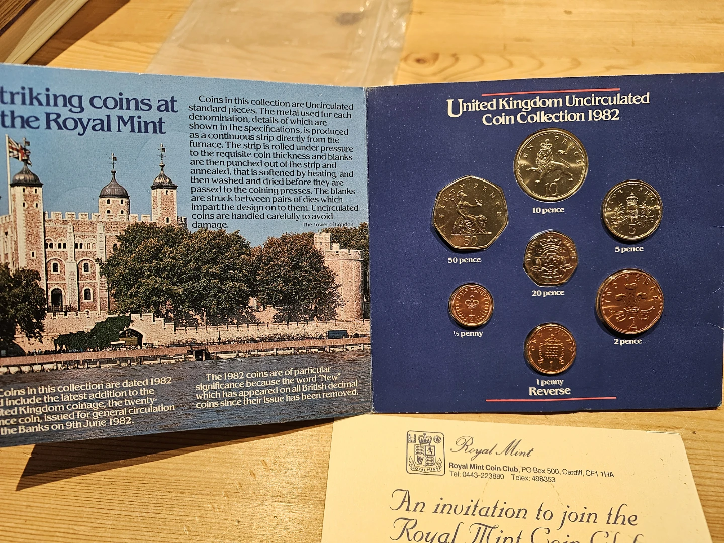 United Kingdom Uncirculated Coin Collection 1982 Royal Mint - photo 2