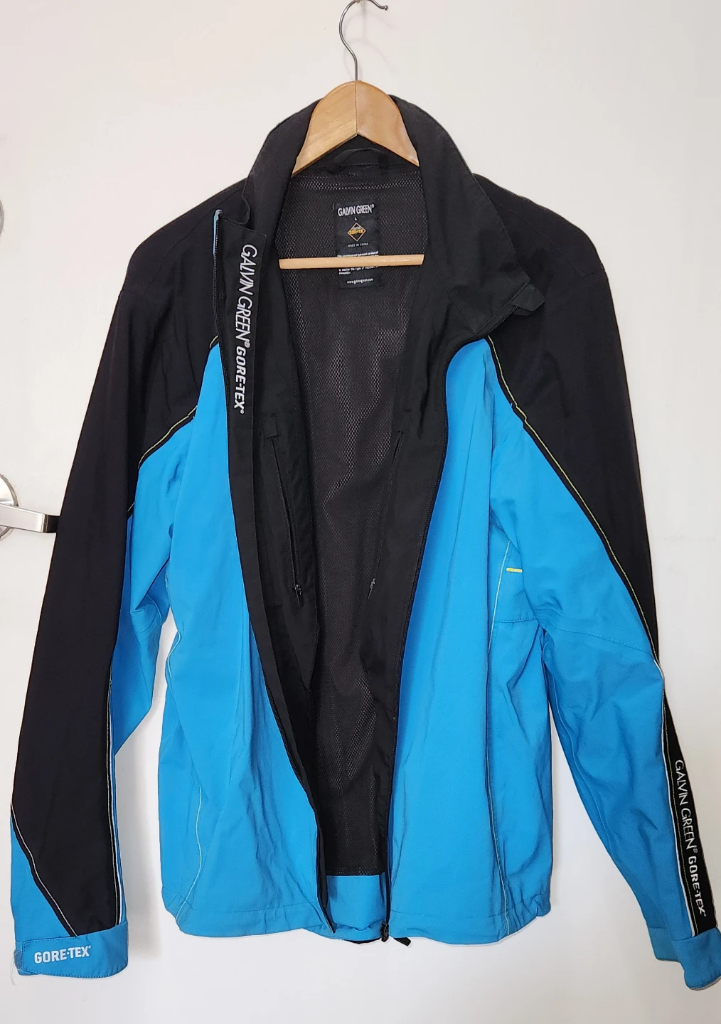 GORE -TEX GALVIN GREEN  new smoke & pet free home.