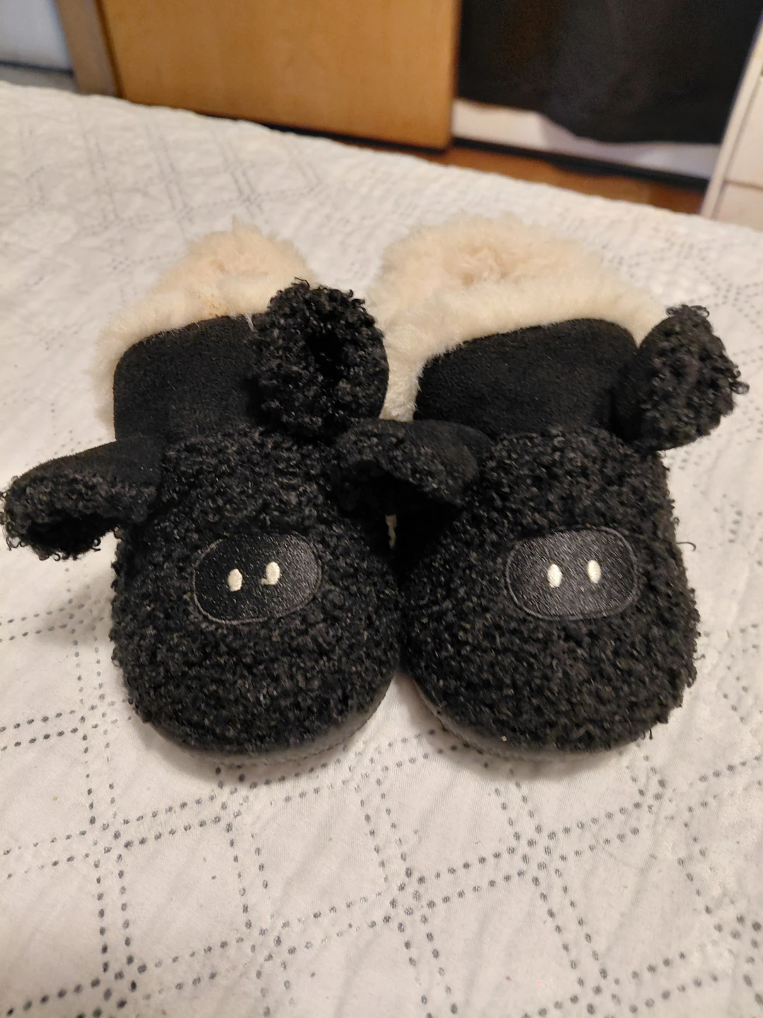 Kids Sheep Slippers - Black