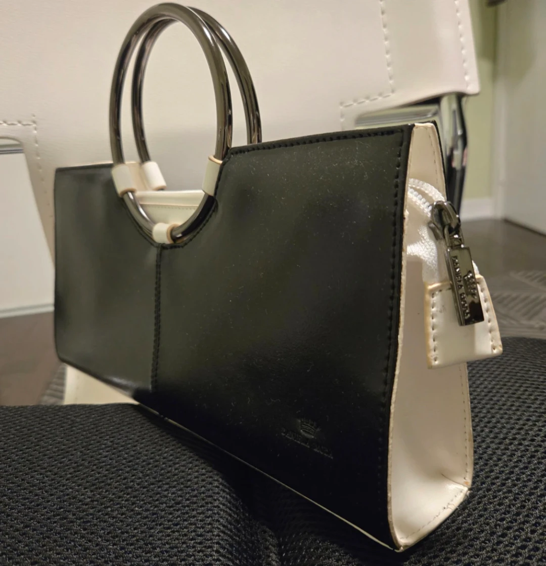 Daniela Moda Handbag with Detachable Strap 🏆