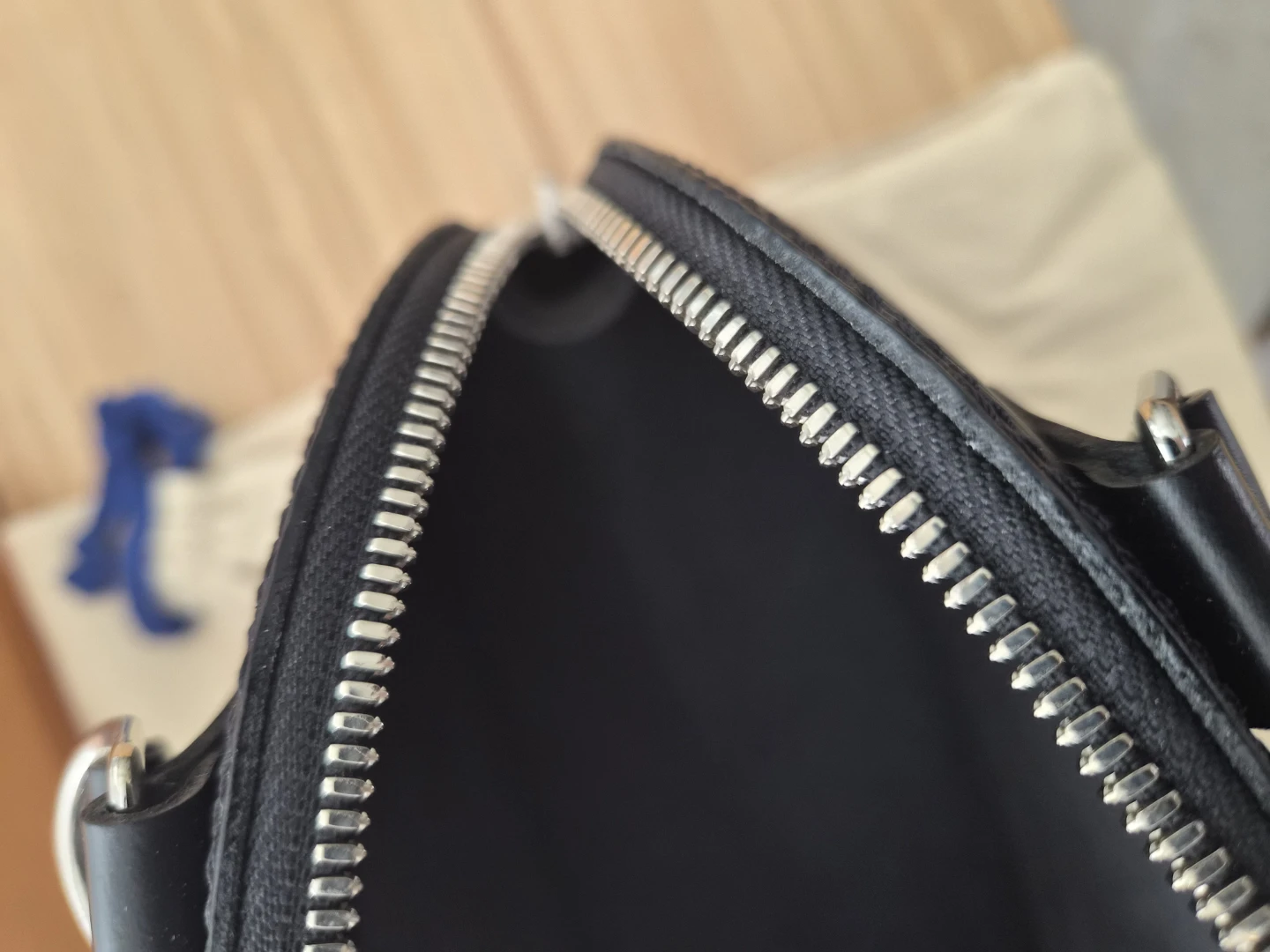 AUTHENTIC Louis Vuitton Alma BB Black Epi Leather Handbag - photo 4