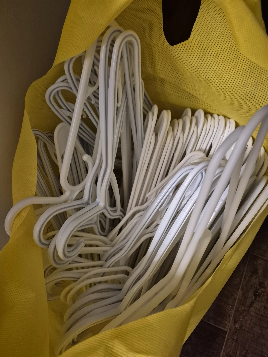 White Plastic Clothes Hangers (Lot of 80+) - photo 2