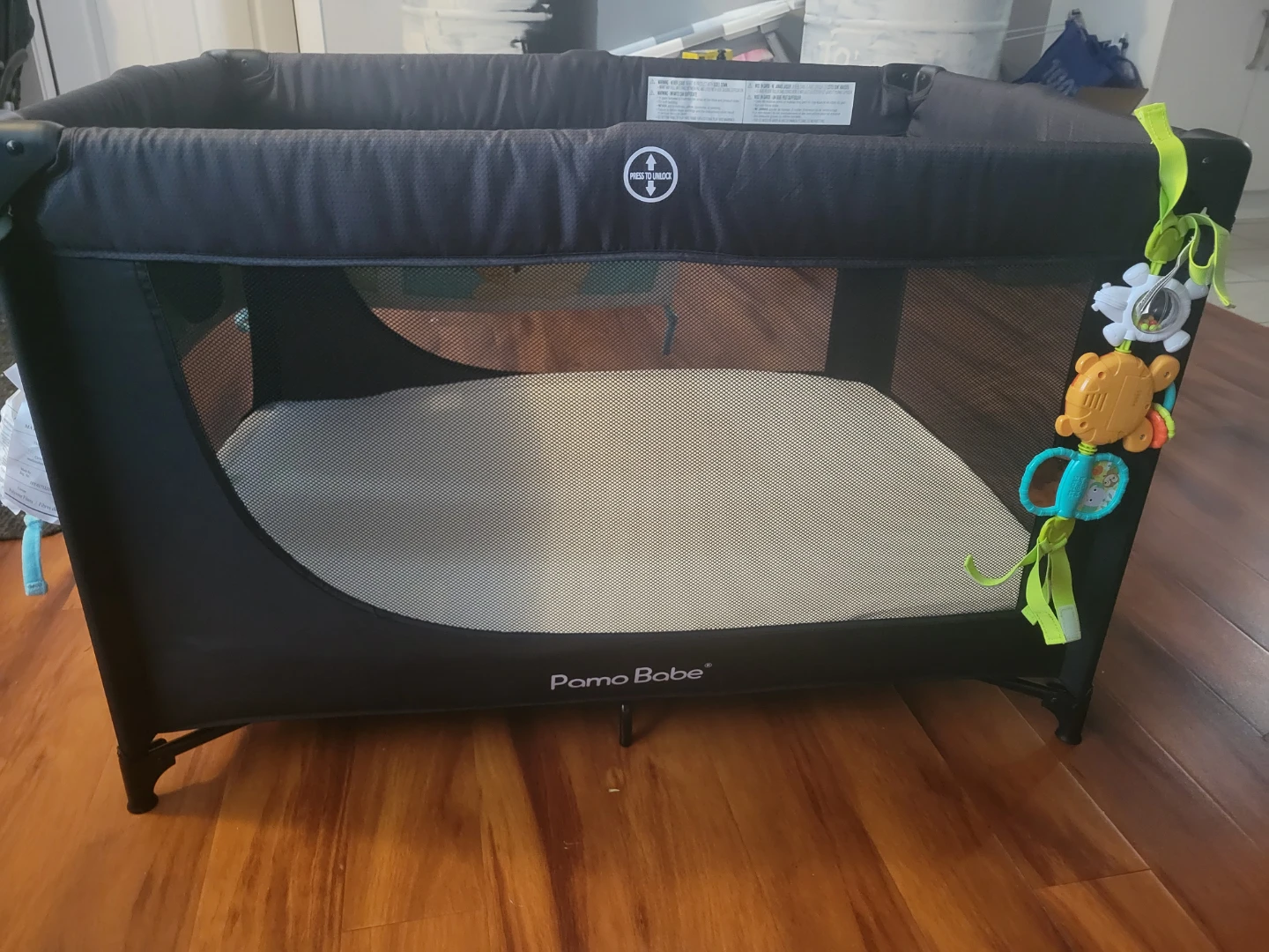 Pamo Babe Playard / Pack n Play with mattrass