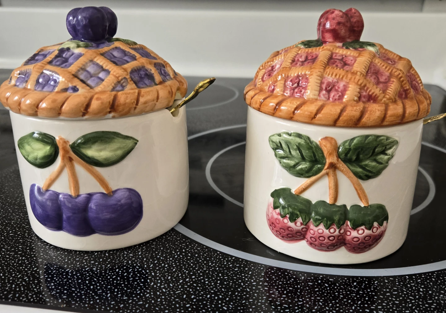 Set of 2 Pie-Shaped Jam Jars with Spoons