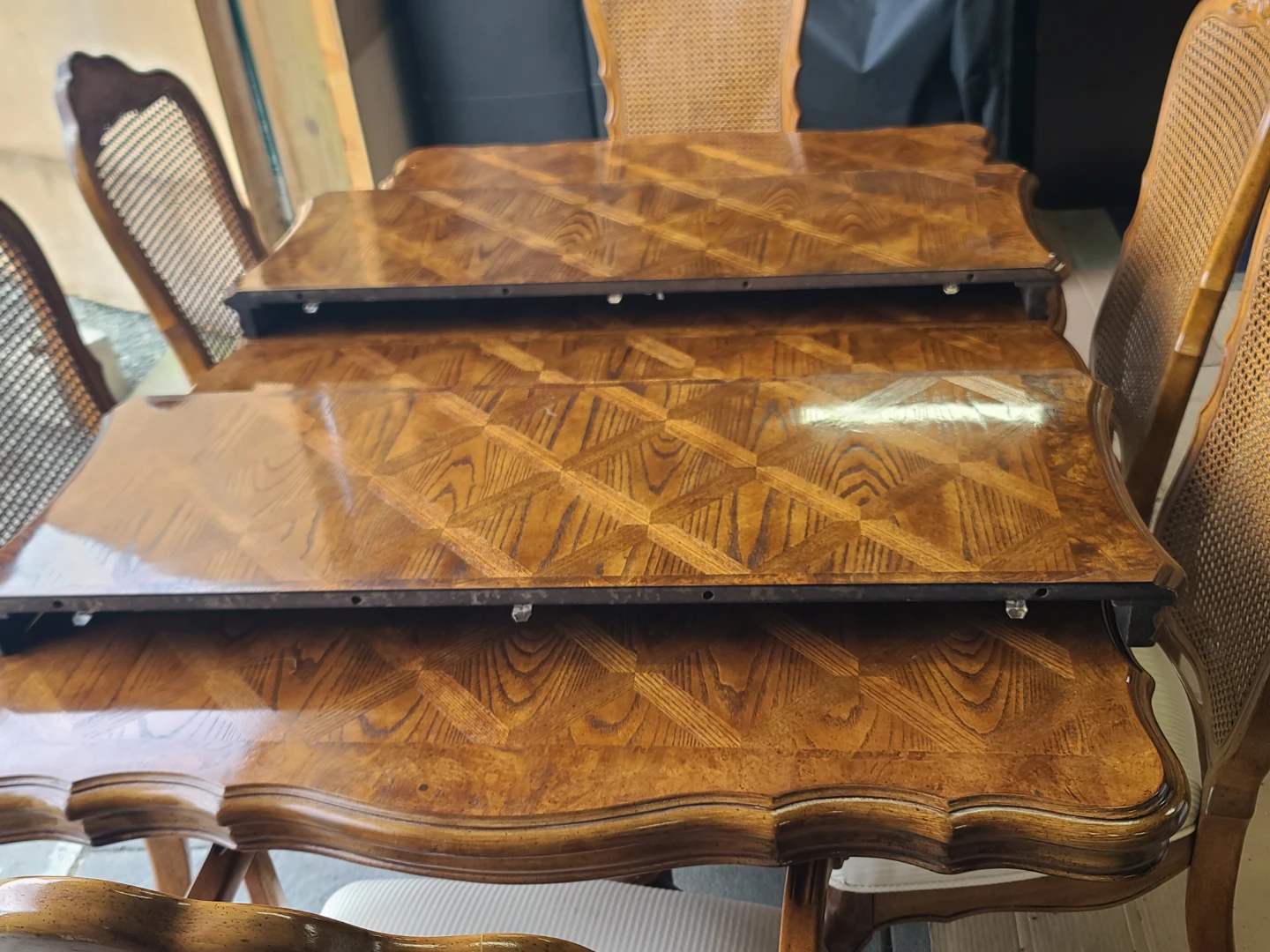 French Provincial Dining Set - Extendable Table & 6 Back Chairs - photo 3