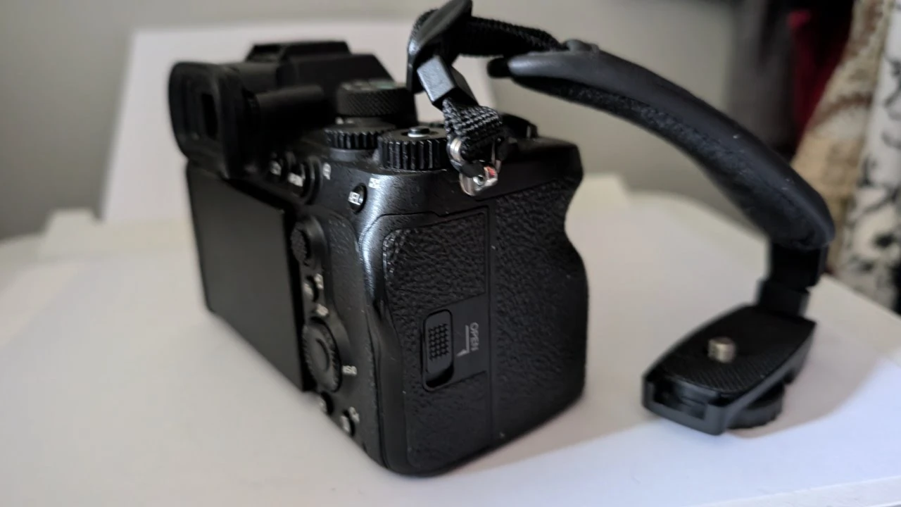 Sony Alpha a74 Mirrorless Camera - photo 3