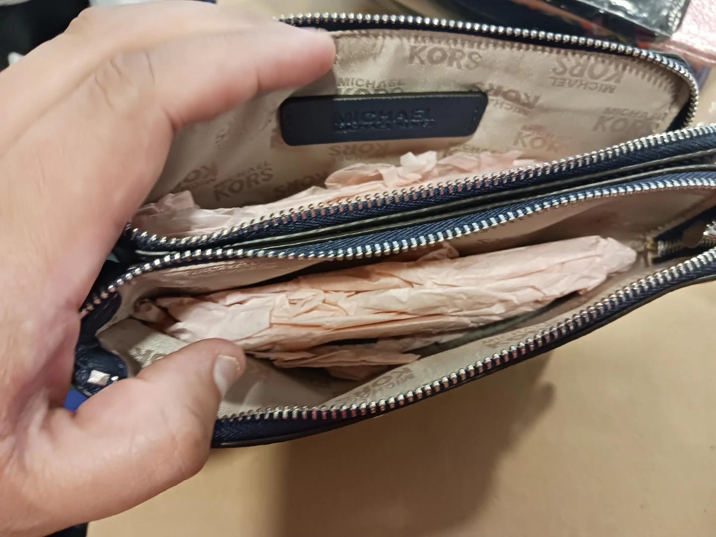 Michael Kors Wristlet Navy Floral - photo 2