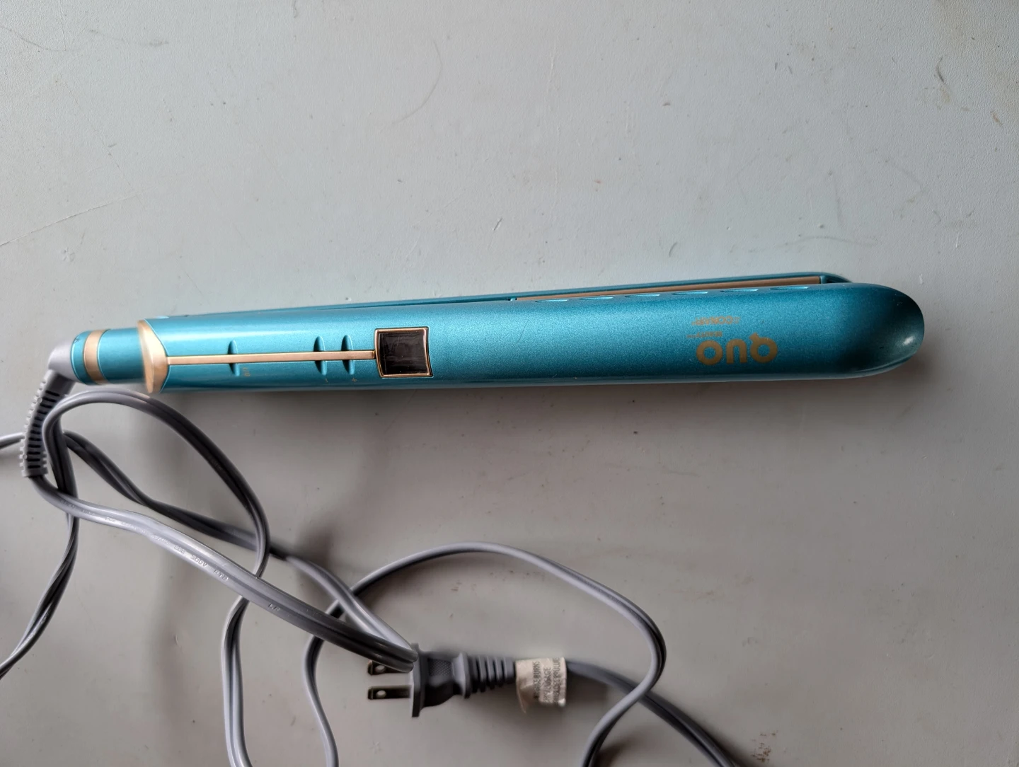 QUO Beauty Hair Straightener