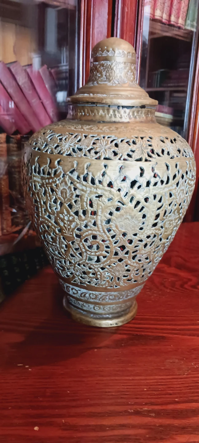 Antique Hindu/Persian Pierced Brass Lided Vase - photo 5