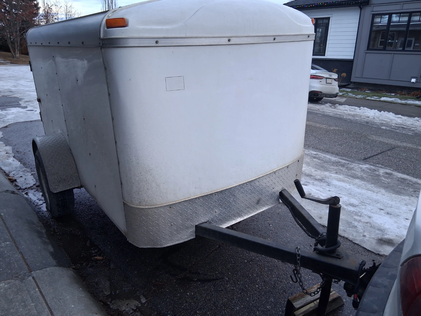Enclosed 4x8 cargo trailer - photo 2