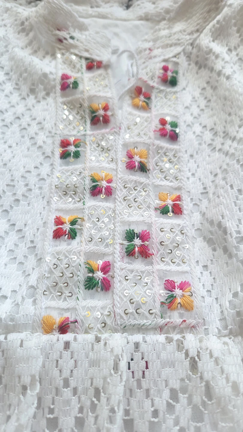 White Lace Top with Embroidery Sz S - photo 2