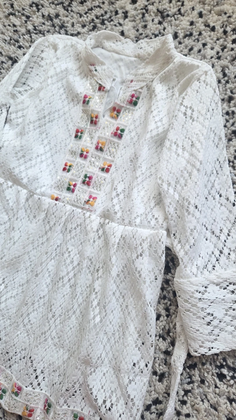 White Lace Top with Embroidery Sz S - photo 3