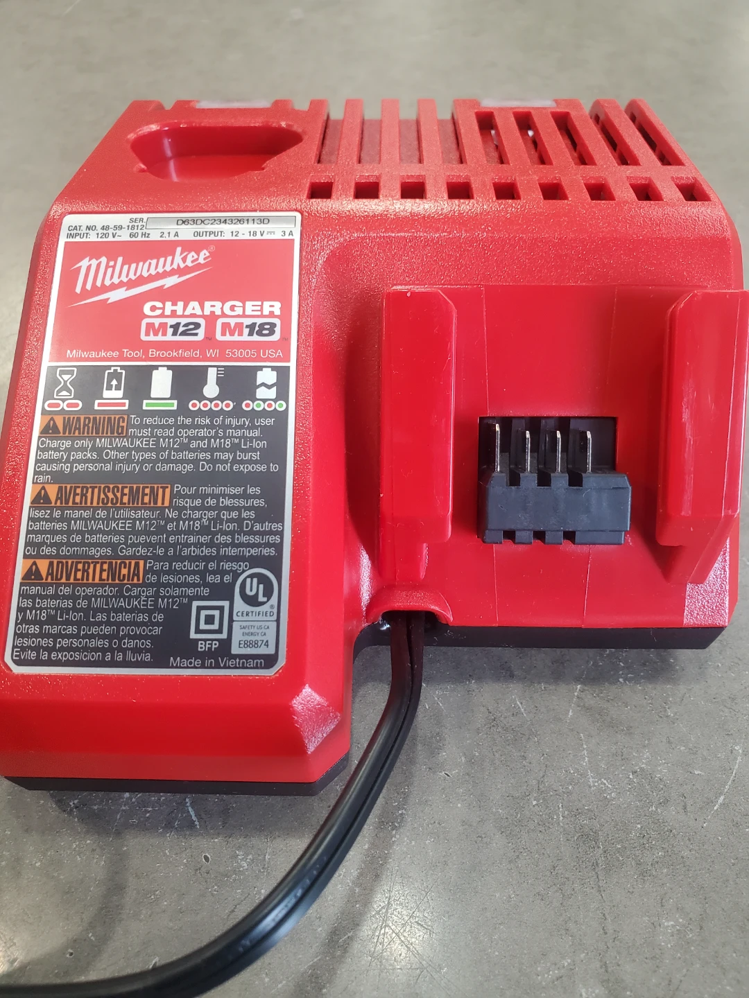 Milwaukee M12 M18 Charger - photo 2