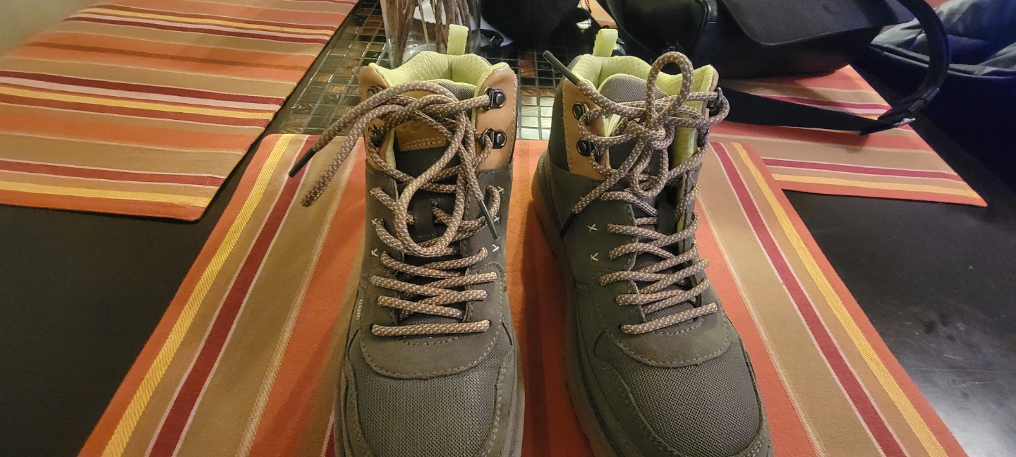 Ugg womens hiking or high top sneakers 9.5 - photo 3