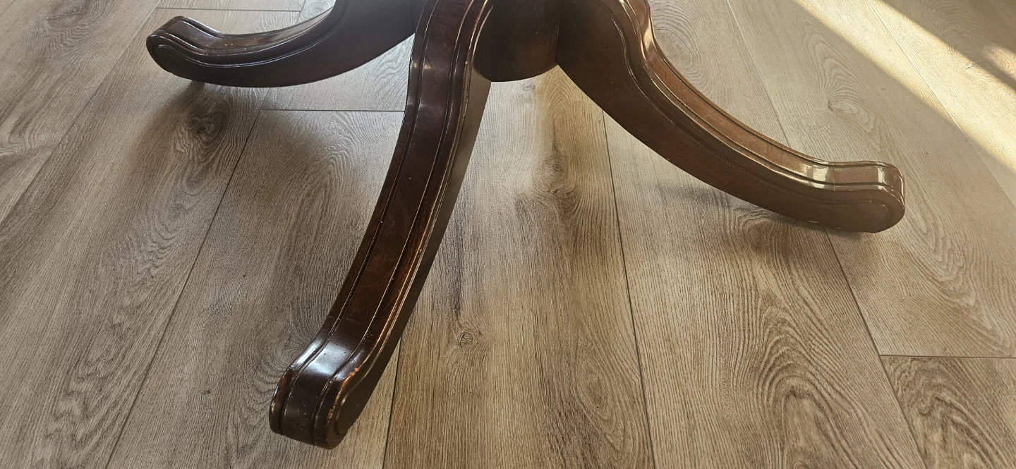 Round Pedestal Dining Table - photo 3