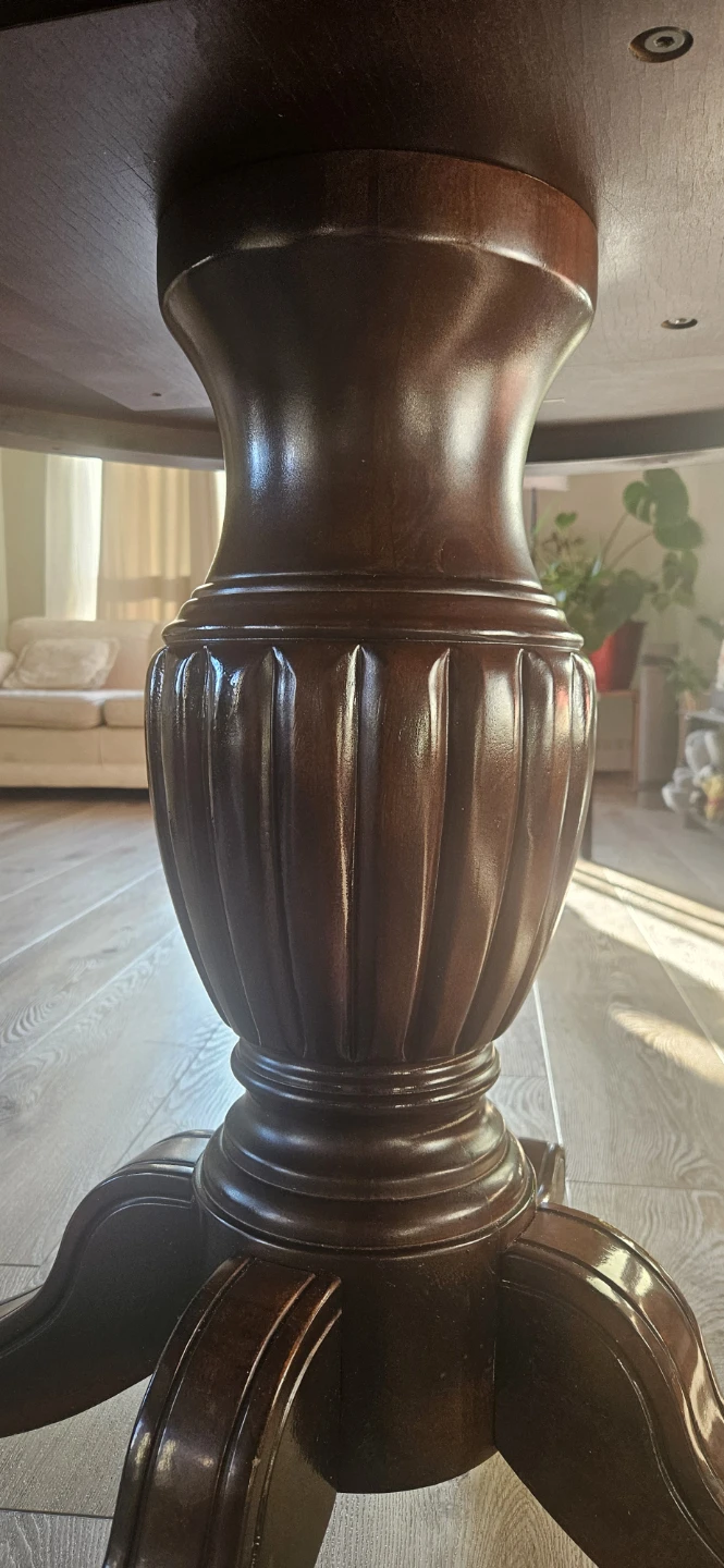 Round Pedestal Dining Table - photo 4
