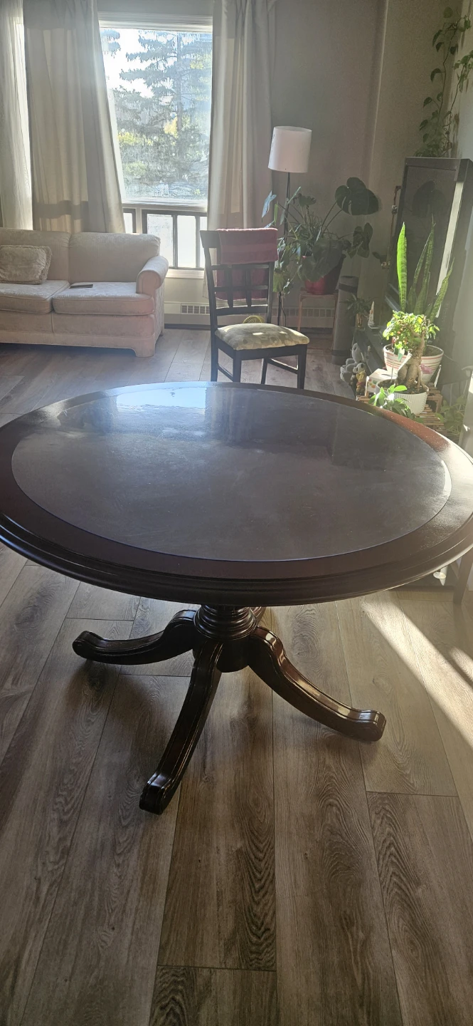 Round Pedestal Dining Table - photo 5