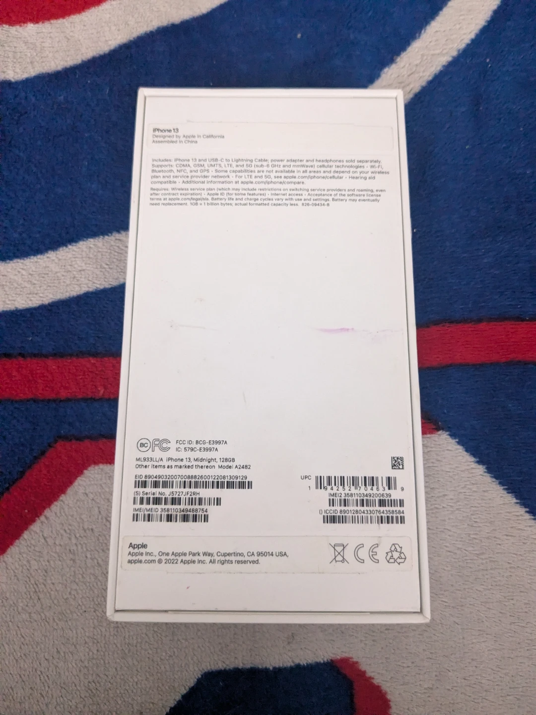 Apple iPhone 13 box - photo 2