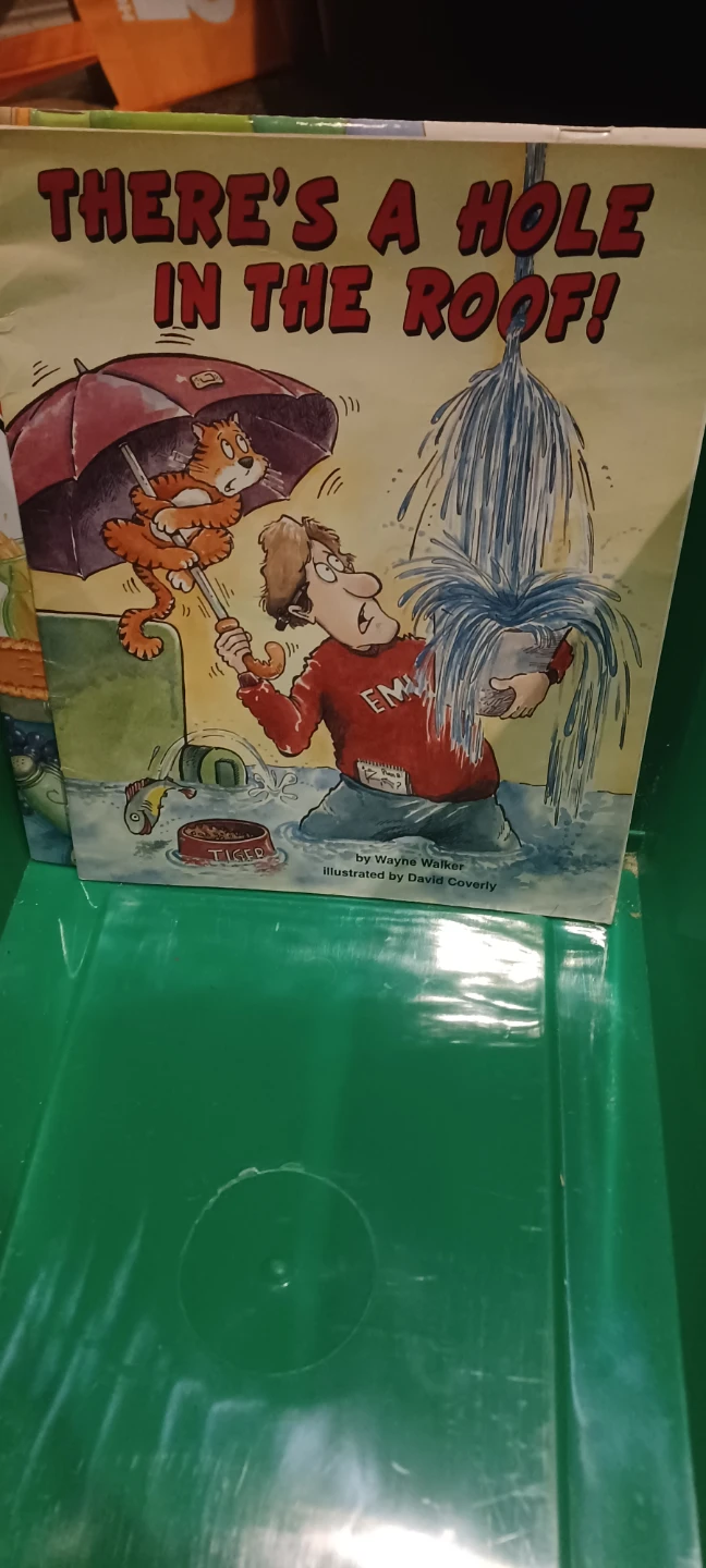 Box of children's books - photo 4