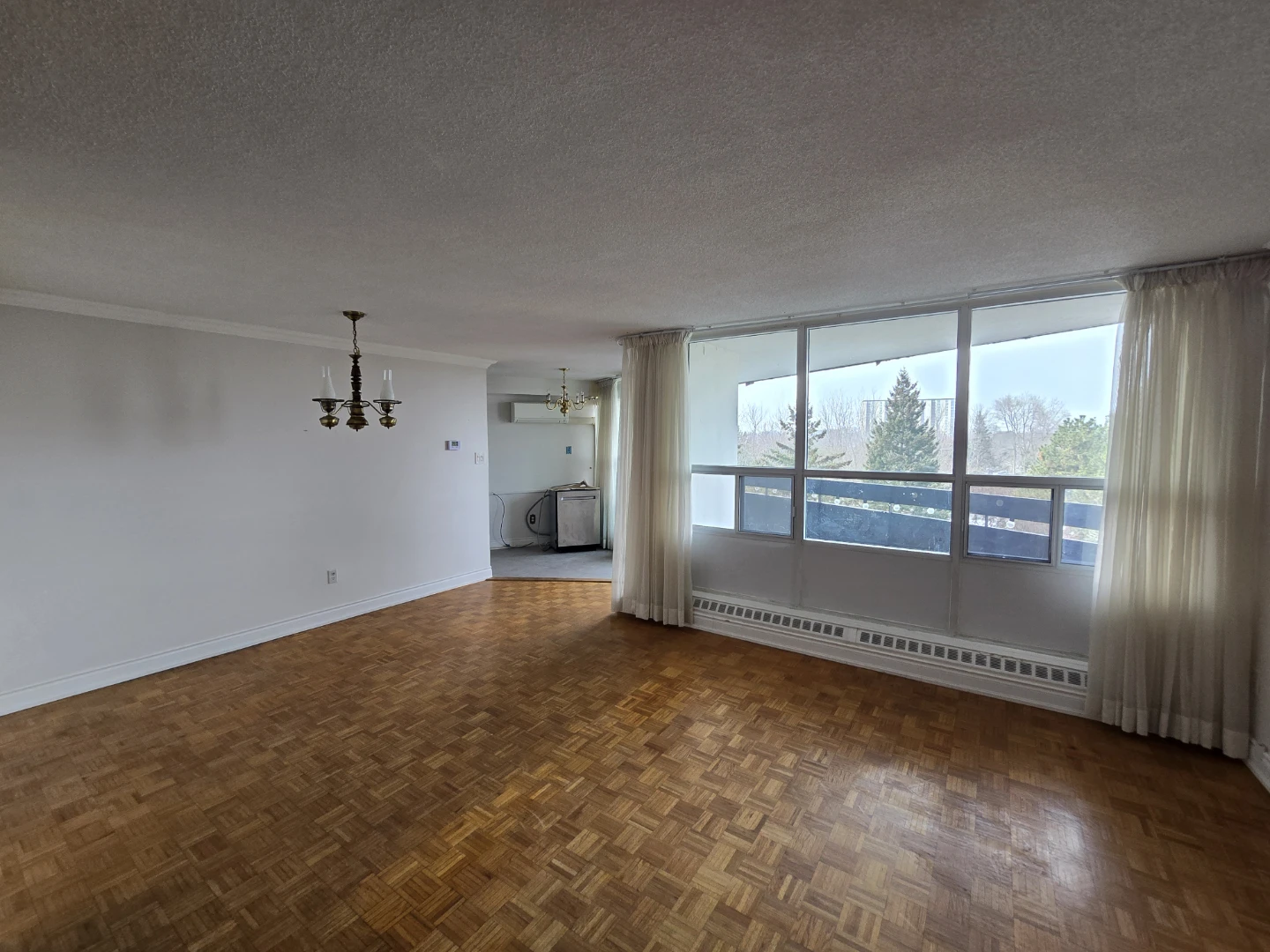 2 Bedroom - 1.5 Bathroom Apartment - Etobicoke - photo 5