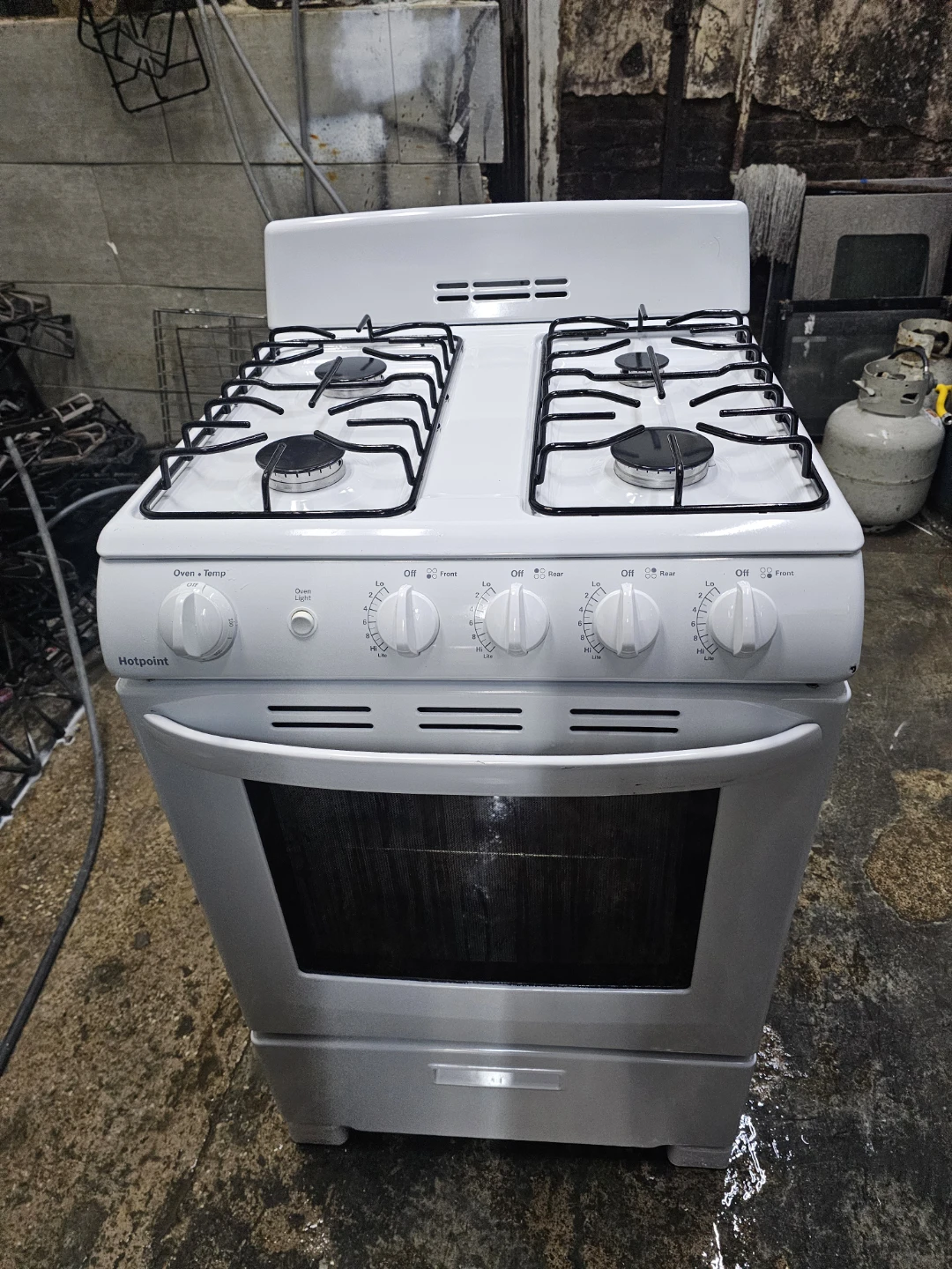 Hotpoint 24in white gas stove