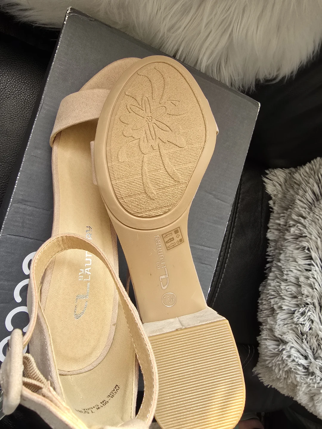 Brand new Women's CL Laundry Low Heel Elegant  Sandals - photo 5