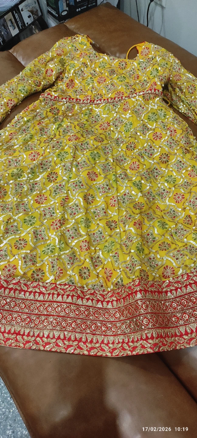 Yellow Sequin Kurti with Green Dupatta and Yellow Pants - photo 3