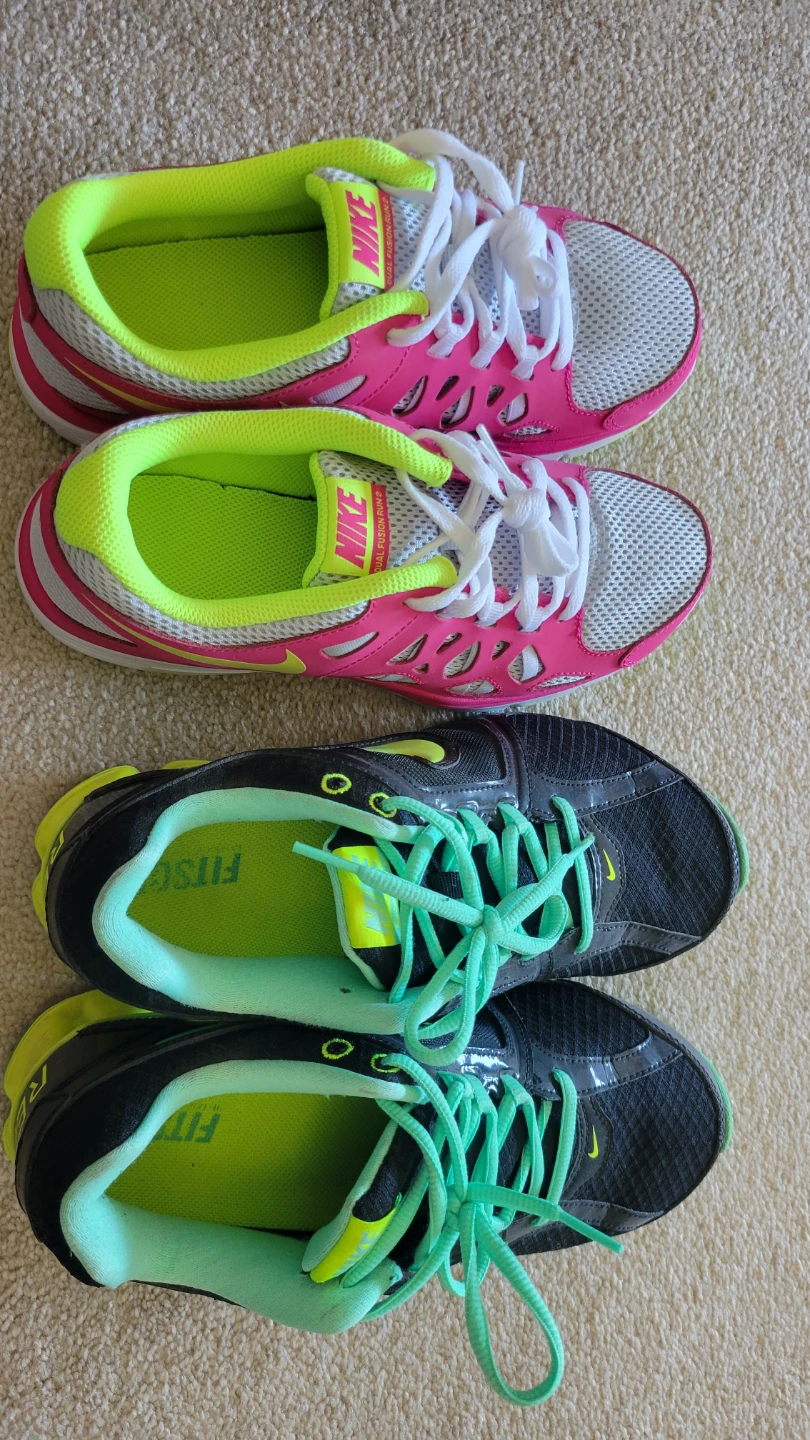 Nike Women's Running Shoes Size 7 & 5Y - photo 3