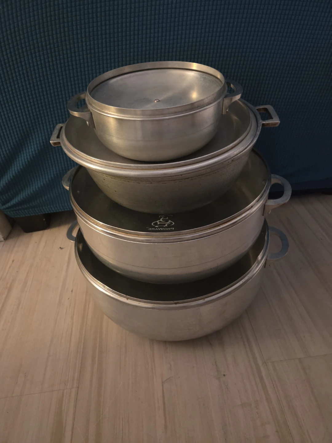 Set of 4 Aluminum Stock Pots with Lids