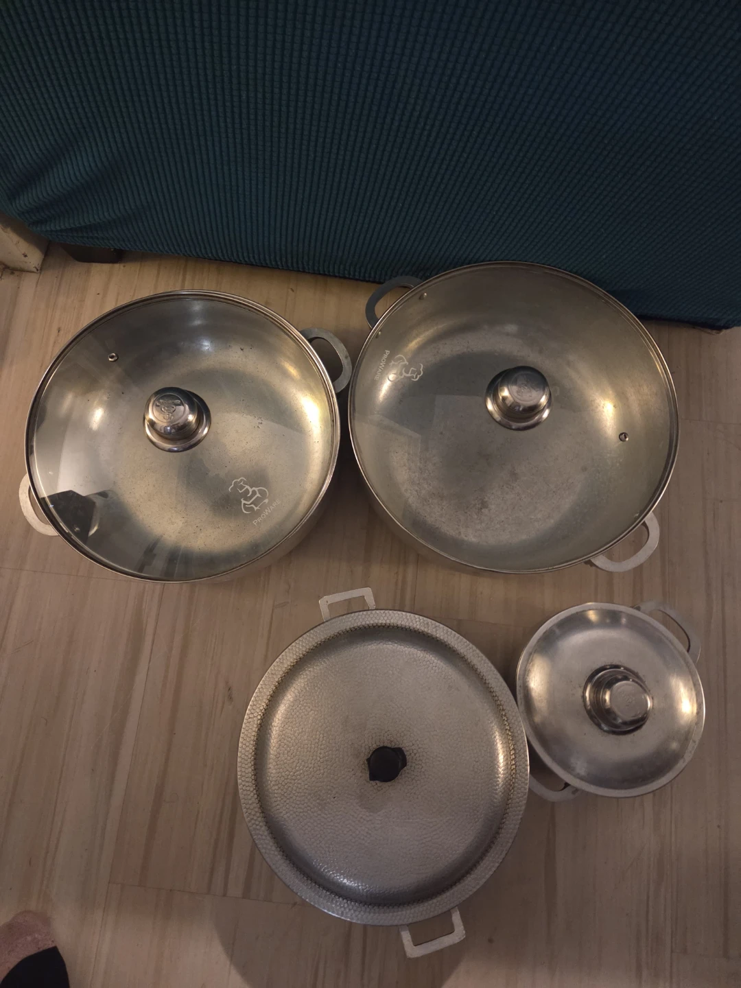 Set of 4 Aluminum Stock Pots with Lids - photo 2