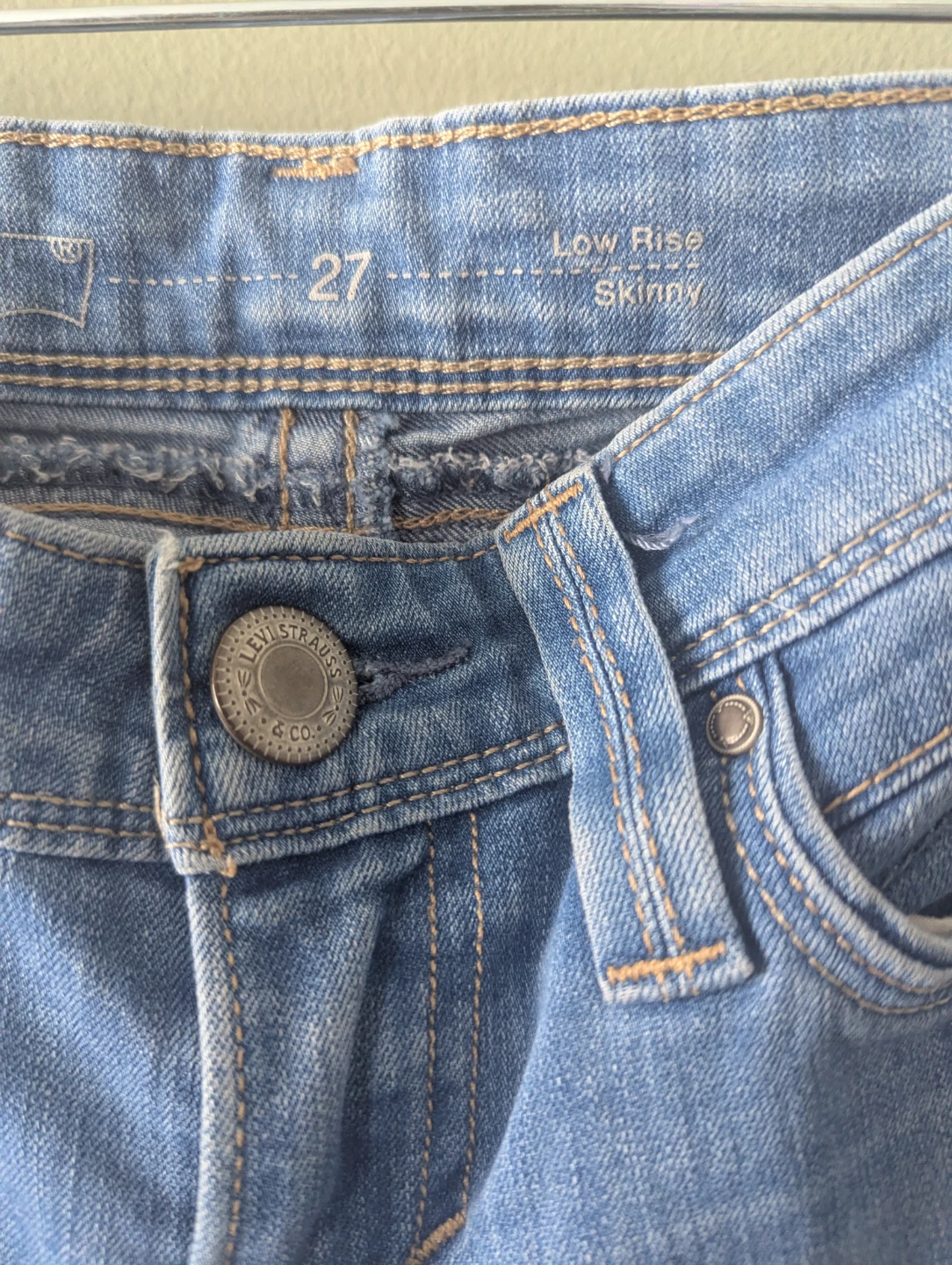 Levi's Classic Low Rise Skinny Jeans Size 27 Inseam 29 - photo 4