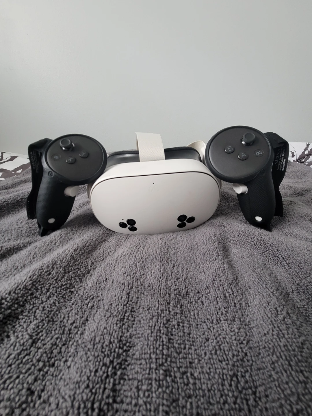 Meta Quest 3s 256GB VR Headset with Controllers - photo 2