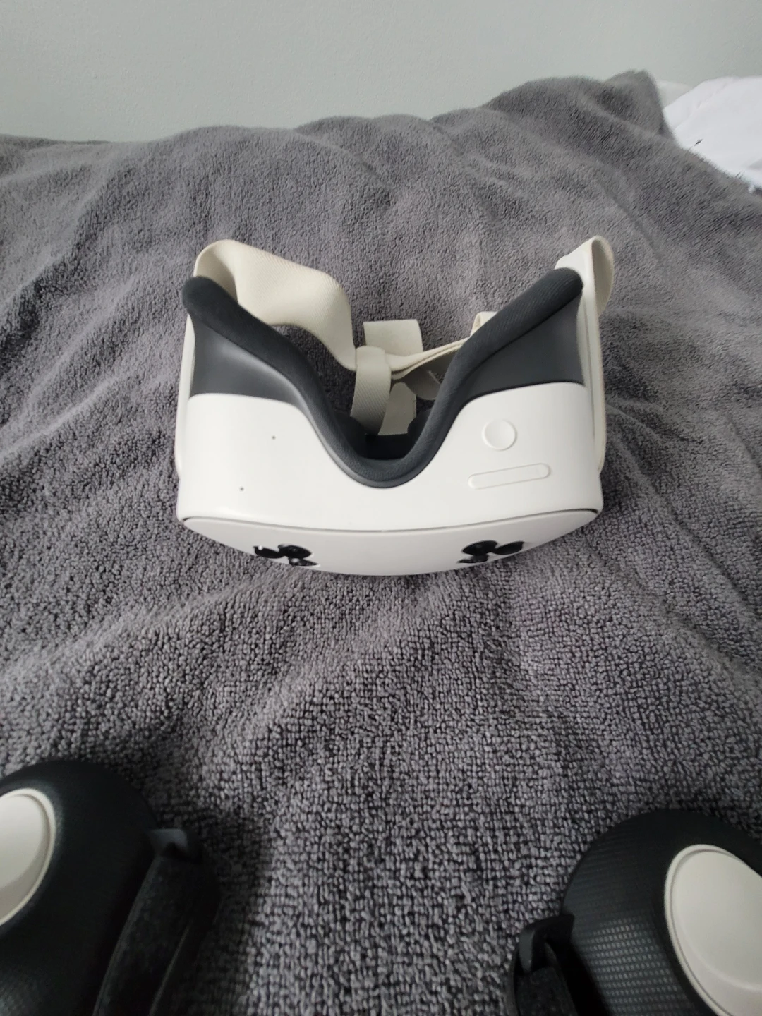 Meta Quest 3s 256GB VR Headset with Controllers - photo 5