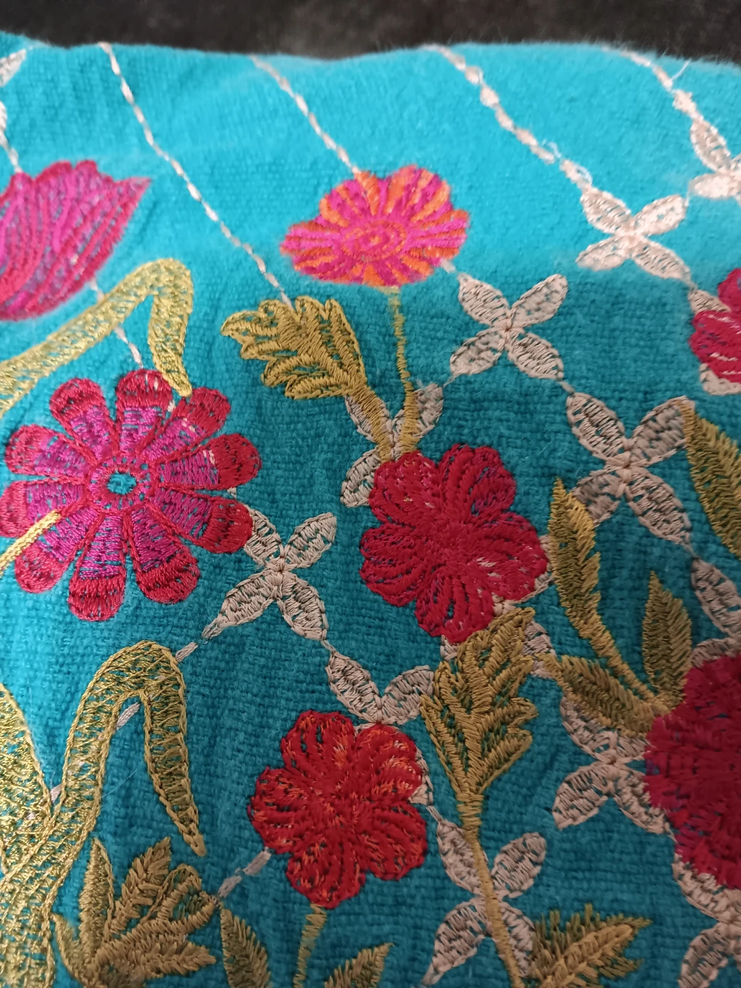 Khaadi embroidered turquoise bed spread - photo 4