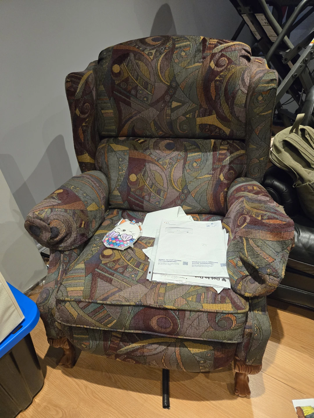 2 Upholstered recliner armchairs - photo 2