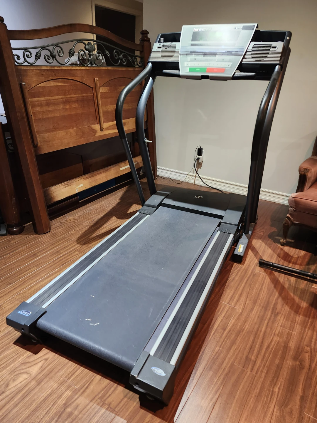 NordicTrack C 2000 Foldable Treadmill - photo 2